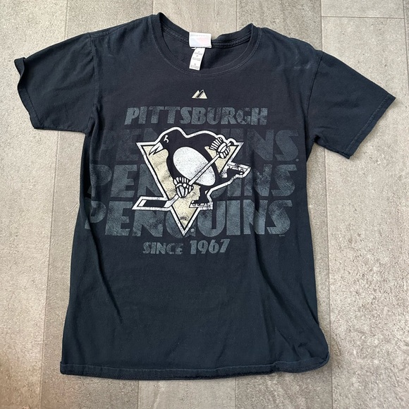 Majestic Women’s Pittsburgh Penguins Shirt - Picture 3 of 3
